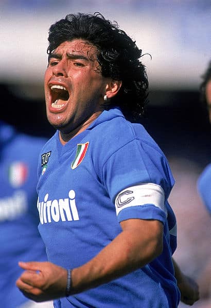 Maradona con la maglia del Napoli nella stagione 1987-88